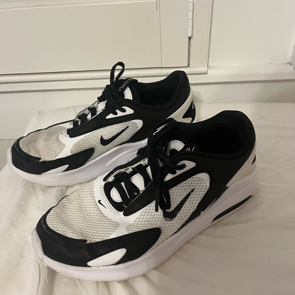 Nike Shoes - Nike Air Max Bolt. Black and White. Size 9.